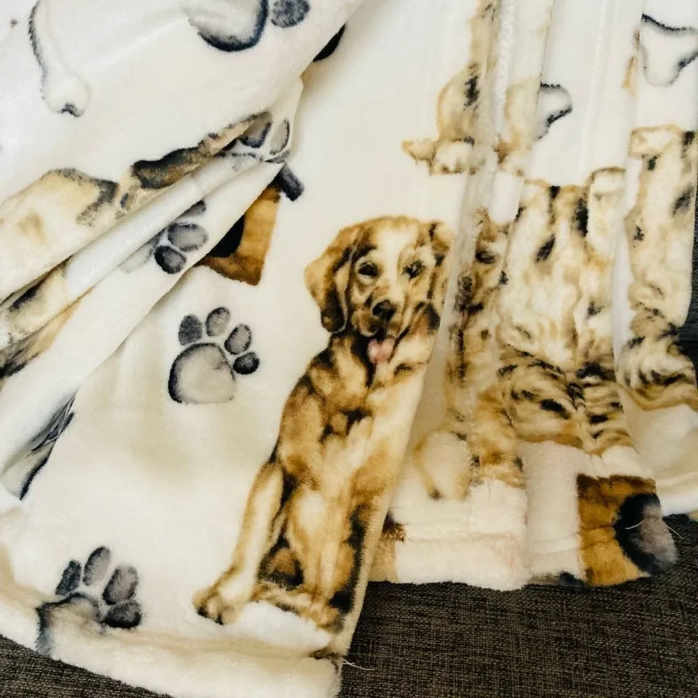 NWT Plush Lifelike Dogs Print Throw Blanket